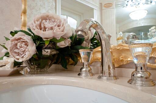 Lidia Bersani / Luxury Interior - Elgant tap with big Swarovski crystals