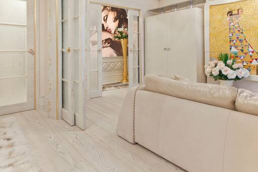 Lidia Bersani / Luxury Interior - Modern double room, tv hidden behing moving oil painting