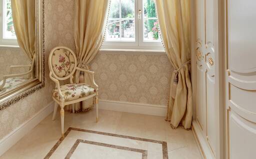 Lidia Bersani - Luxury Classic Interior, Elegant wardrobe, white and gold, silk curatins with fringe