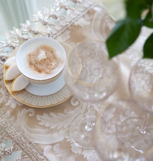 LUXURY BERSANI HOME COLLECTION - beautiful cream and beige tablecloth with excellent fringle 