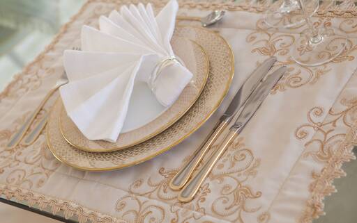 LUXURY BERSANI HOME COLLECTION - elegant placemat, cream jacquard with golden pattern with fringe